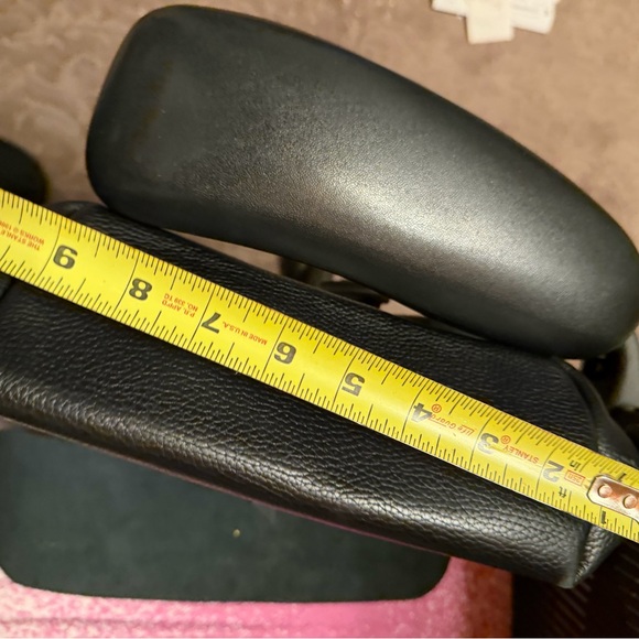 Elegant Black Leather Crossbody Bag - Picture 9 of 15